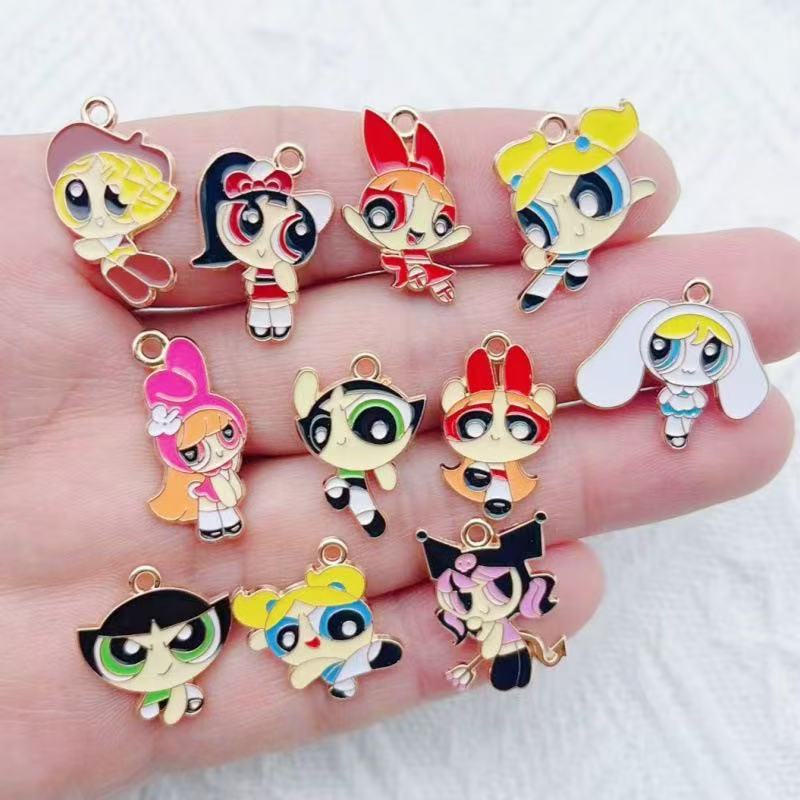 10個入り 合金製オイルドリップ漫画ガールペンダント、DIY - Jewelry Making Birthday Party のレビューと価格